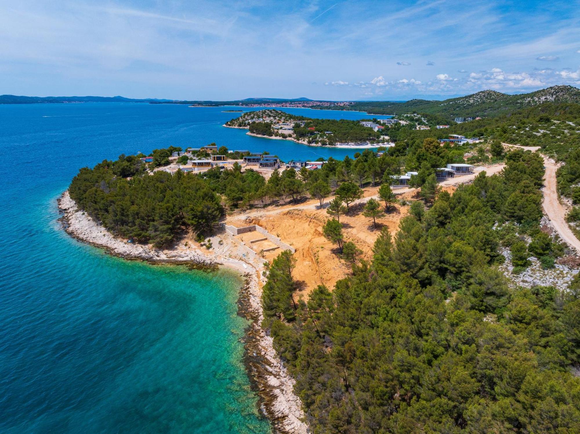 Dragon Bay - Falkor