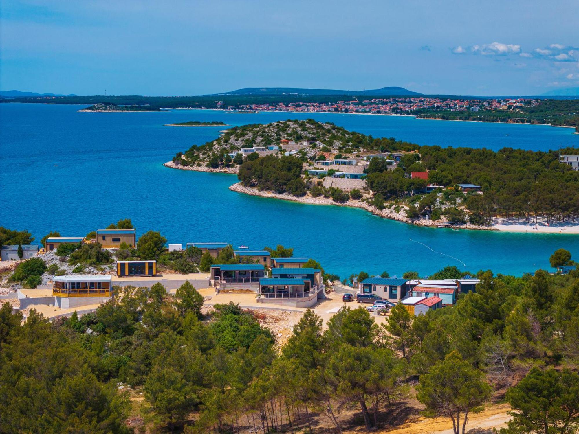 Dragon Bay - Falkor Nyaraló *